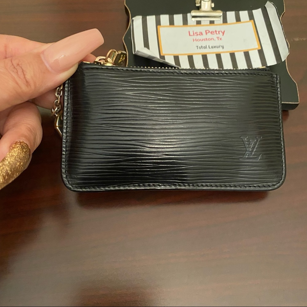 ❤️SOLD❤️VINTAGE LV KEY POUCH Black Epi Leather